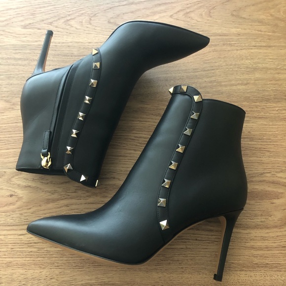 NIB $1245 Valentino Garavani Rockstud Pointy Toe Leather Bootie - 6US / 36EU! - Picture 5 of 15